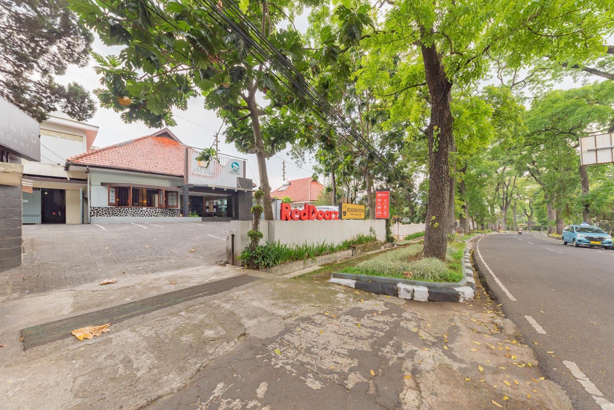 Reddoorz Plus @ Cipaganti Street 3 Bandung Bagian luar foto